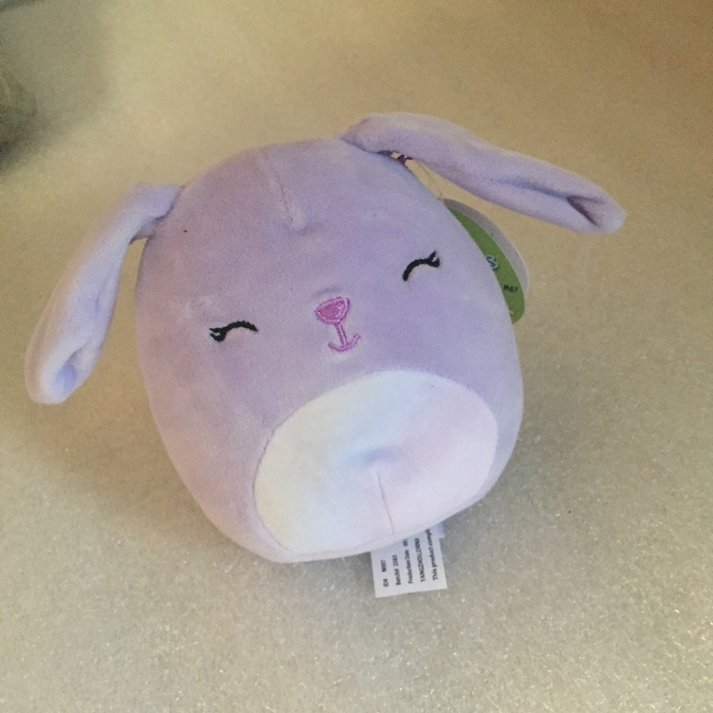 Bubbles the Bunny is a Squishmallow from the Easter Squad. rabbit  ~5"